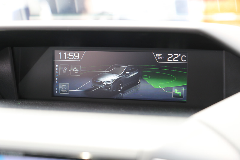 センターコンソール上部に設置される「マルチインフォメーションディスプレイ」の表示内容