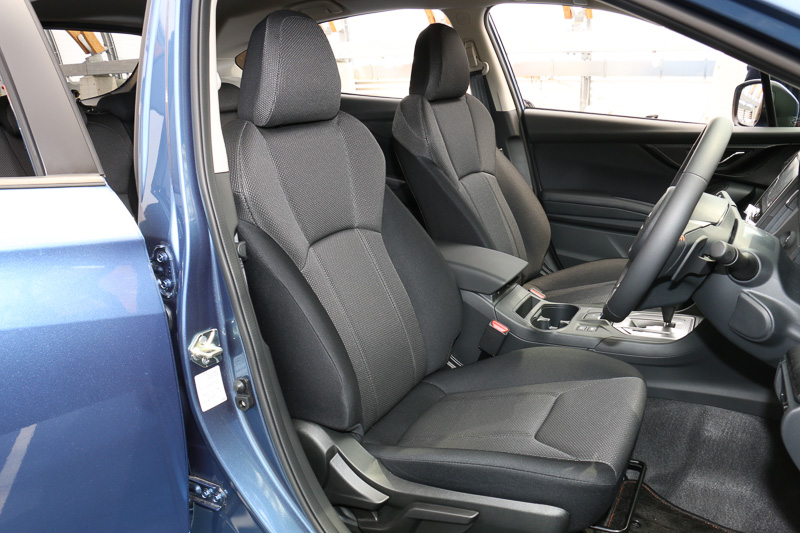 1.6i-L EyeSightのシート。シート表皮はトリコットを採用