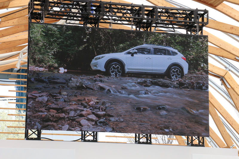 先代XVは、自転車やスキーを積んでアウトドアレジャーに向かうユーザーも多く、本格SUVとしての性能が求められていると分析