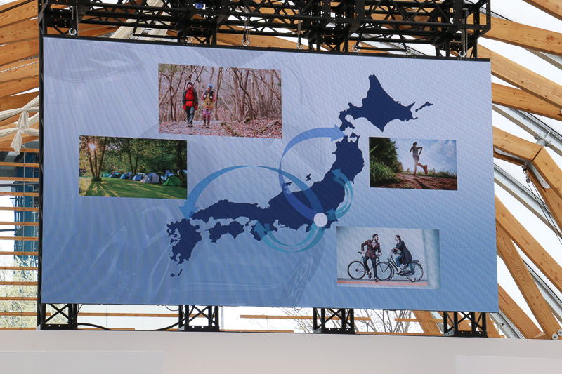 開発コンセプトは「Fun Adventure」。週末などのレジャーでスポットまで足を運ぶオフロードでの走破性だけでなく、現地までの道中もファンにする走りを追求。ロングドライブで走り続けられるよう、燃料タンク容量は63L（使用燃料は無鉛レギュラー）に設定した