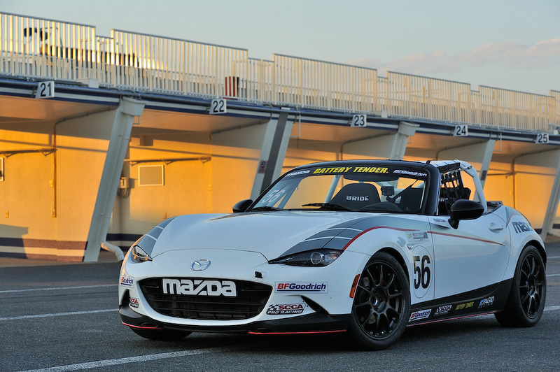 ベース車両は北米仕様の2.0リッターの左ハンドルで、専用のロールケージやサスペンション、タイヤ、ホイール、ブレーキなどが装備される。車両価格は788万4000円