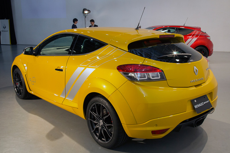 メガーヌ ルノー・スポール 273 パックスポール。ボディカラーはジョン シリウスM