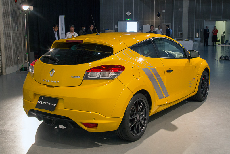 メガーヌ ルノー・スポール 273 パックスポール。ボディカラーはジョン シリウスM