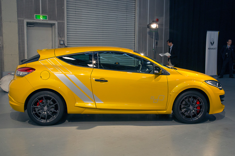 メガーヌ ルノー・スポール 273 パックスポール。ボディカラーはジョン シリウスM