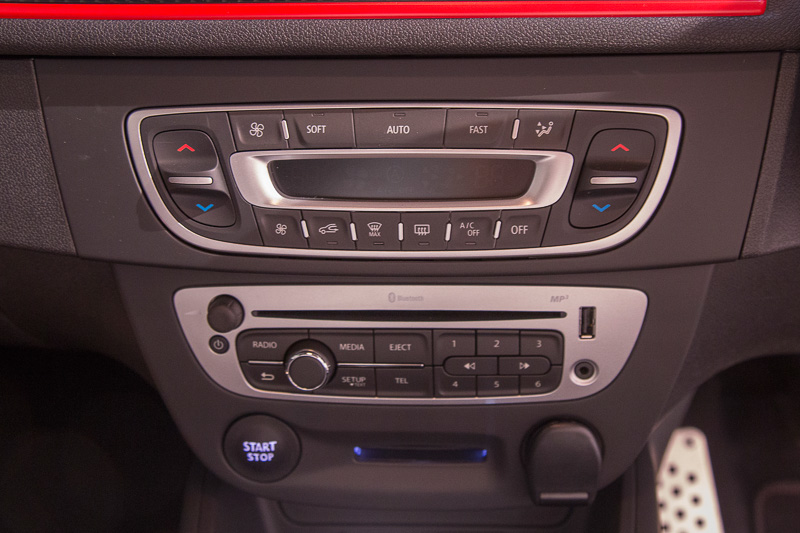 エアコン、オーディオなどにも変更はない