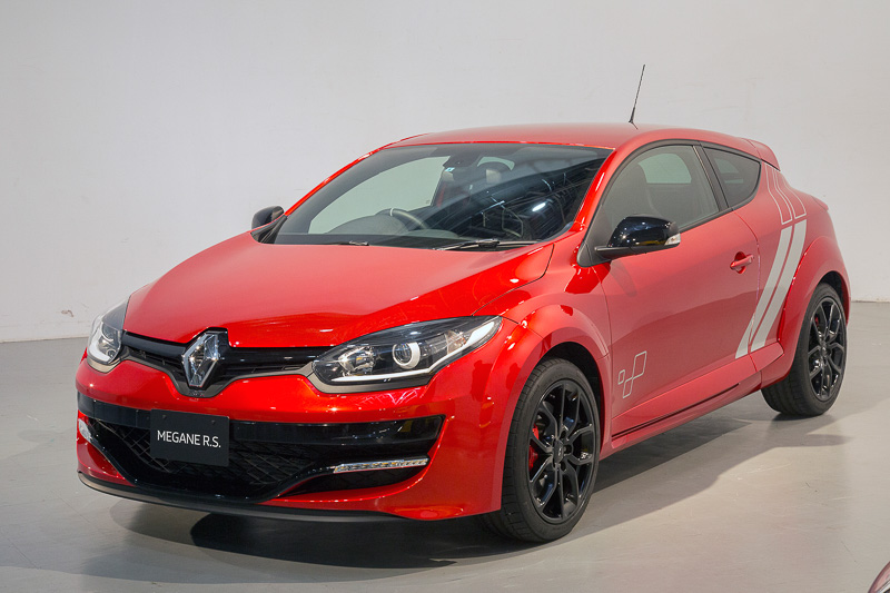 メガーヌ ルノー・スポール 273 ファイナルエディション。ボディカラーはルージュフラムM。この色はパックスポールにも設定されている