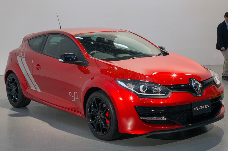 メガーヌ ルノー・スポール 273 ファイナルエディション。ボディカラーはルージュフラムM。この色はパックスポールにも設定されている