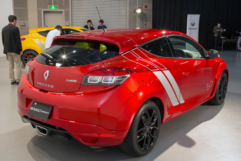 メガーヌ ルノー・スポール 273 ファイナルエディション。ボディカラーはルージュフラムM。この色はパックスポールにも設定されている