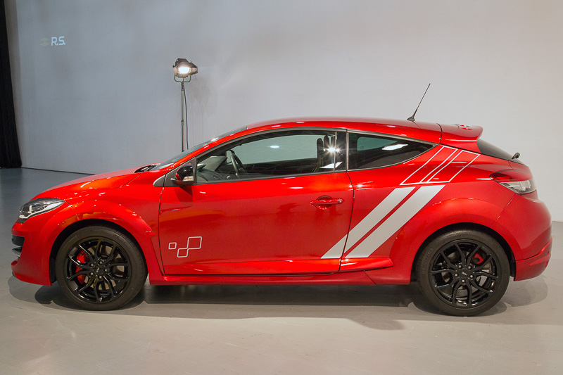 メガーヌ ルノー・スポール 273 ファイナルエディション。ボディカラーはルージュフラムM。この色はパックスポールにも設定されている