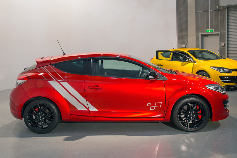 メガーヌ ルノー・スポール 273 ファイナルエディション。ボディカラーはルージュフラムM。この色はパックスポールにも設定されている