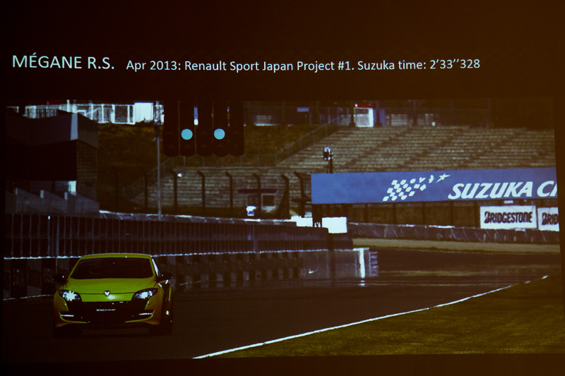 2013年には日本の鈴鹿サーキットでもタイムアタックを実施。メガーヌ ルノー・スポールの開発時はサーキット、ストリートともにテストドライバーとエンジニアがペアで乗ることが基本。ドライバーは走行で感じたことをすべて同乗するエンジニアに語り、それをエンジニアが記録する。そのあと、エンジニア自身がステアリングを握って同じコースを走行し、テストドライバーが言ったことをエンジニアが感じるか、というテストを行っている