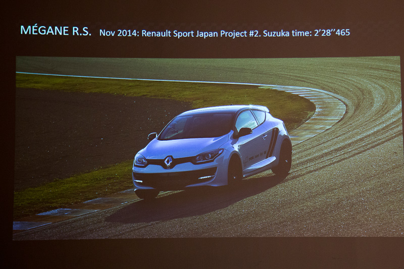 2013年には日本の鈴鹿サーキットでもタイムアタックを実施。メガーヌ ルノー・スポールの開発時はサーキット、ストリートともにテストドライバーとエンジニアがペアで乗ることが基本。ドライバーは走行で感じたことをすべて同乗するエンジニアに語り、それをエンジニアが記録する。そのあと、エンジニア自身がステアリングを握って同じコースを走行し、テストドライバーが言ったことをエンジニアが感じるか、というテストを行っている