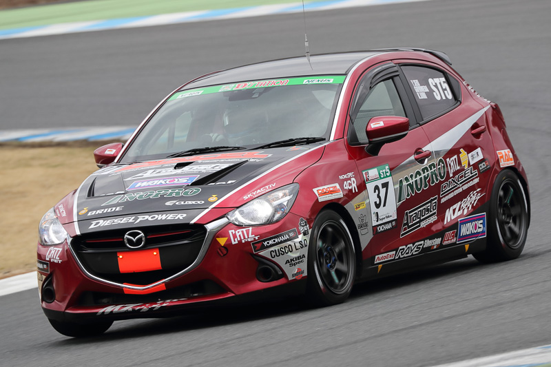 5位　No.37　DXLアラゴスタNOPROデミオSKY-D（MAZDA DEMIO DIESEL TURBO）関豊/梅田剛/井尻薫