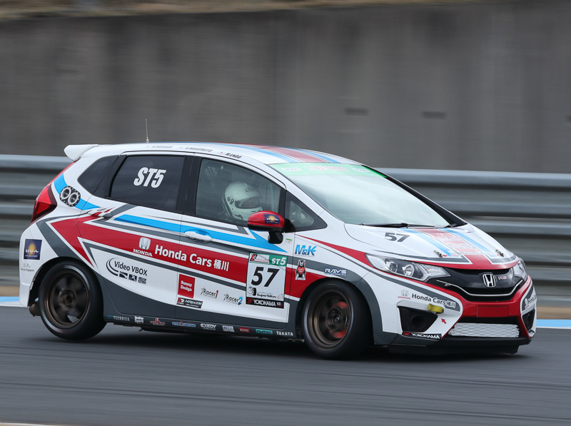 9位　No.57　ホンダカーズ桶川・V-BOX・セキショウFit（HONDA FIT 3 RS）遠藤光博/桝本隆介
