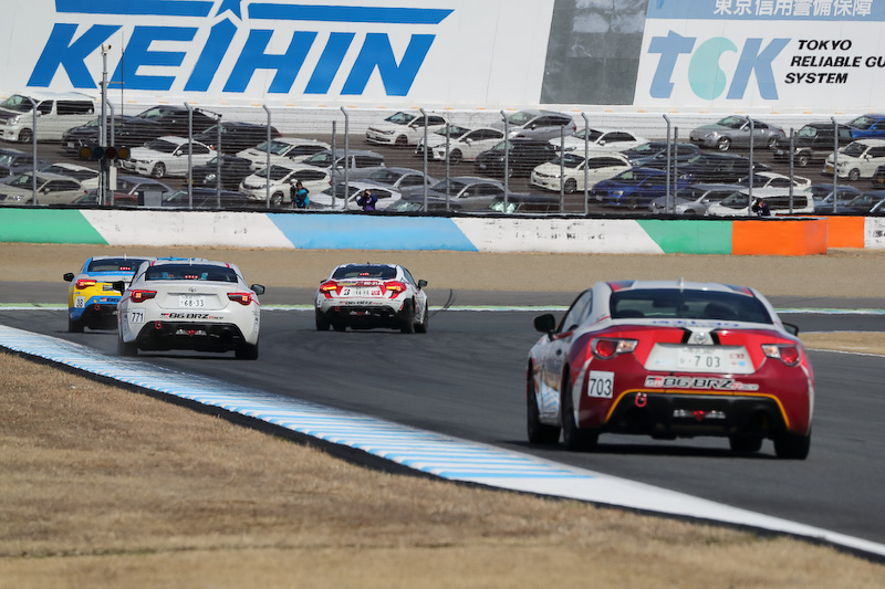 7ラップ目までは常にテールtoノーズながらトップを維持するも……