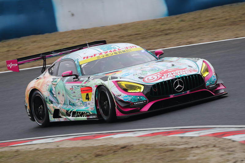 GT300クラスは、4号車 グッドスマイル 初音ミク AMG（谷口信輝/片岡龍也組、YH）が優勝