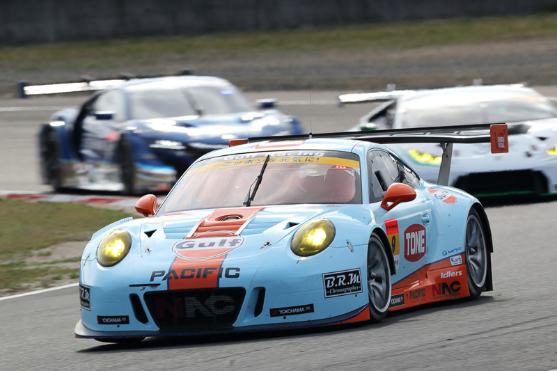 3位の9号車 GULF NAC PORSCHE 911（ジョノ・レスター/峰尾恭輔組、YH）