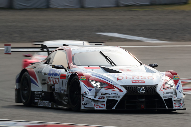 3位もレクサス LC500。1号車 DENSO KOBELCO SARD LC500（ヘイキ・コバライネン/平手晃平組、BS）。2016年シーズンのチャンピオンチーム
