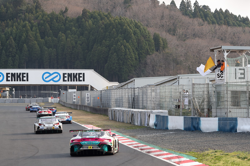 何度もセーフティカーが入る荒れたレースとなった