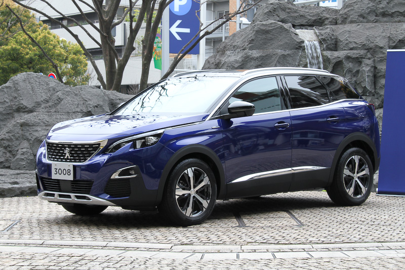 日本市場導入に合わせて装備を充実させた180台限定車「3008 GT Line DEBUT EDITION」。価格は400万円