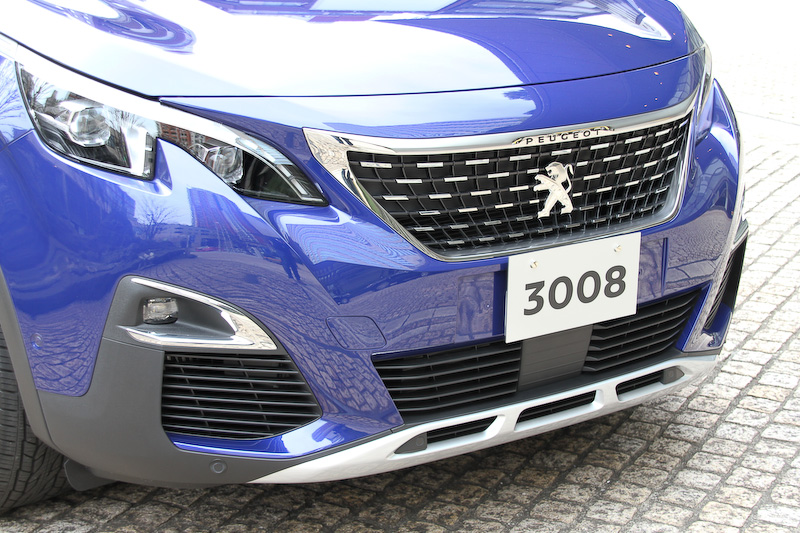 日本市場導入に合わせて装備を充実させた180台限定車「3008 GT Line DEBUT EDITION」。価格は400万円