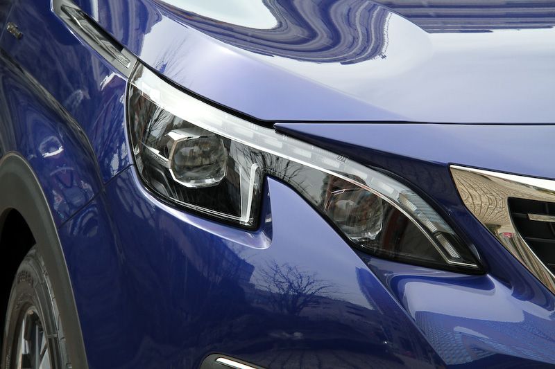 日本市場導入に合わせて装備を充実させた180台限定車「3008 GT Line DEBUT EDITION」。価格は400万円