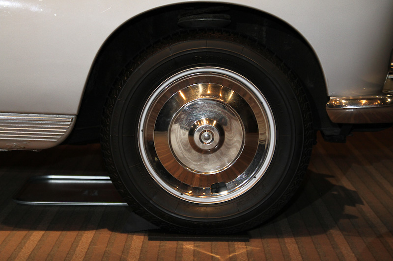 会場にはセダンタイプの「プジョー 404」（1960年～1980年生産）も展示。プジョー 404はセダンのほかステーションワゴン、クーペ、カブリオレ、バンもあり、合計で約290万台が生産された