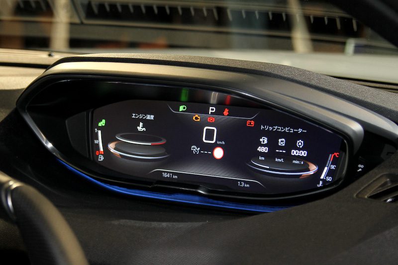 新型3008では12.3インチの「デジタルヘッドアップ・インストルメントパネル」を全モデルに搭載