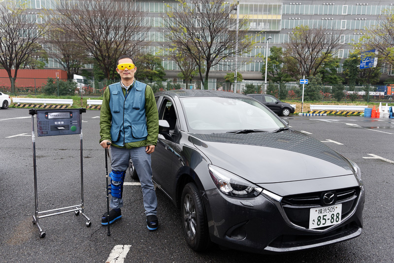 装備した姿。最新モデルと2011年以前の旧型モデルにそれぞれ乗って感触をチェックした