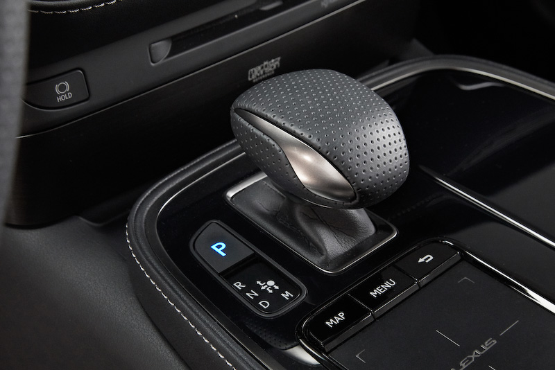 LS500“F SPORT”のインテリア