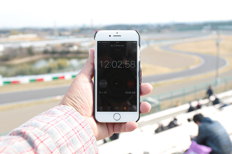 階段を降りてスタンドの途中で12分経過