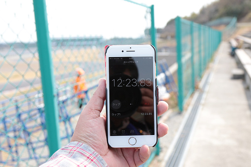 トンネル出口まで12分23秒。……疲れた