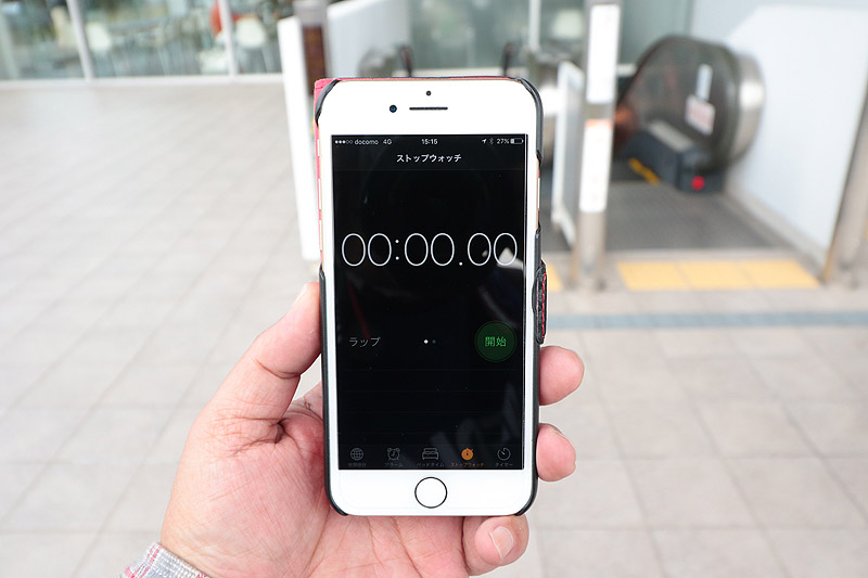 「S字ちかっ！」看板前からエスカレーターでスタート。この時点で完全に後悔