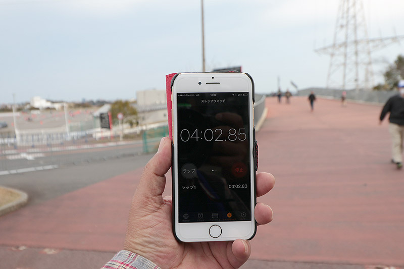 橋の手前で4分経過