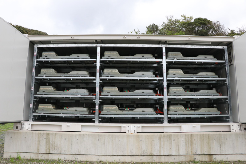 「大型リユース蓄電池共同実証事業」も実施され、島内を走行したe-NV200のリチウムイオンバッテリーをリユース蓄電池に再利用する