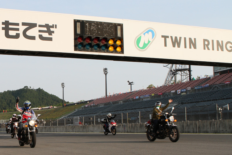 ロードコース先導走行のイメージ