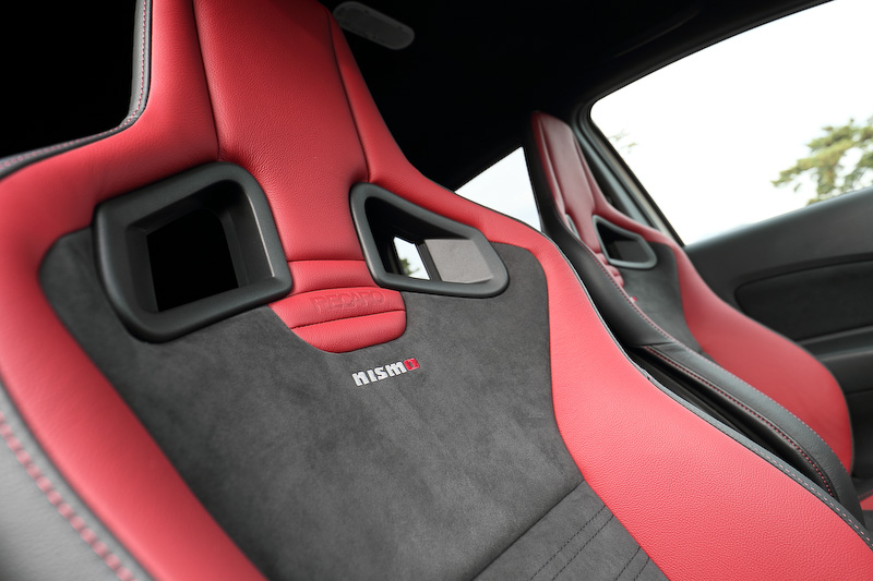 オプション設定のレカロ製スポーツシート（前席）