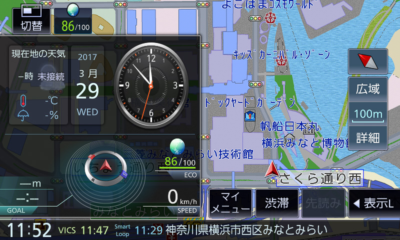 INFO表示。画面サイズは2種類。最近のクルマは時計が見づらいモデルが少なからずあるので、これは嬉しい表示