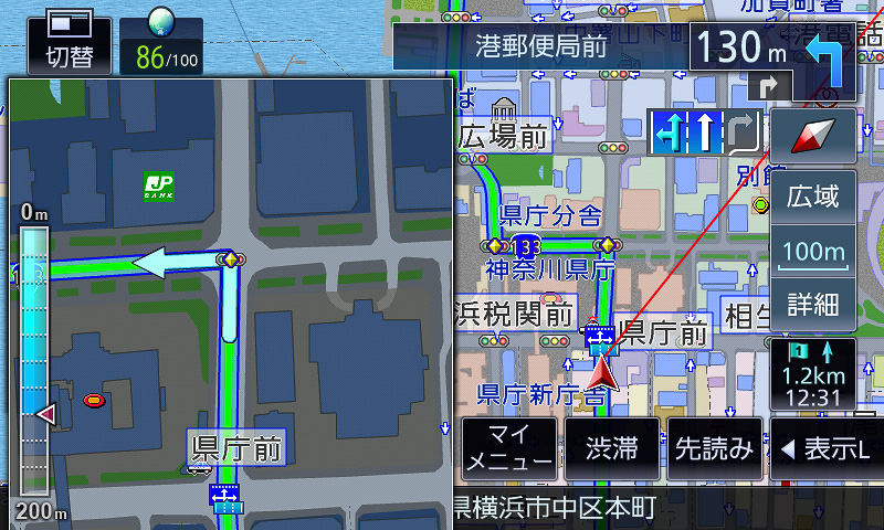 一般的な交差点での案内。まず大まかな「ここです案内」が行なわれ、交差点に近づくと交差点拡大図に切り替わる