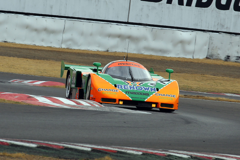 787Bの走行シーン。デモ走行なのでコーナーはほどほどだが、ストレートはアクセルを踏んでくれていた