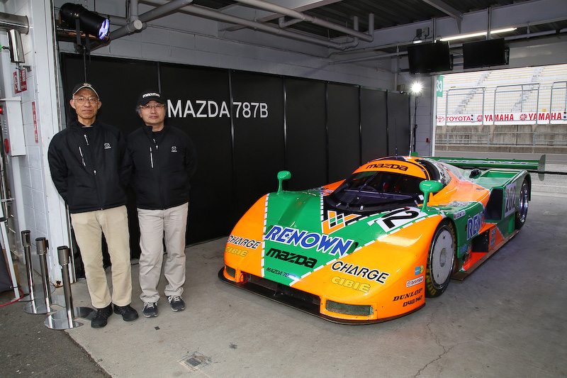 787Bを実際に作りあげたスタッフが現在もマシンの整備を担当し、デモランに同行している。右の方が今回話を伺った野村氏