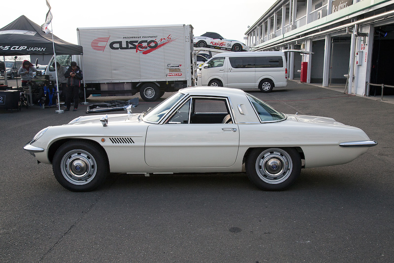 1967年式の前期型コスモスポーツ。車両はマツダミュージアムに保管・展示されていたもの