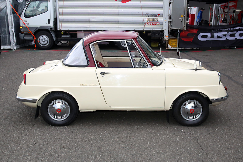 1961年式のR360。新車価格は4速MTが30万円、ATが32万円だった。レストア車はデラックスというグレード