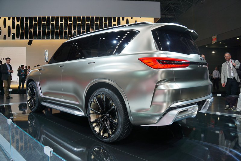 インフィニティ「QX80 Monograph」