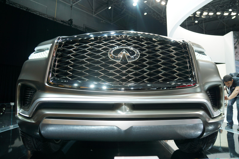 インフィニティ「QX80 Monograph」