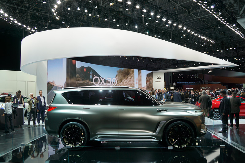 インフィニティ「QX80 Monograph」