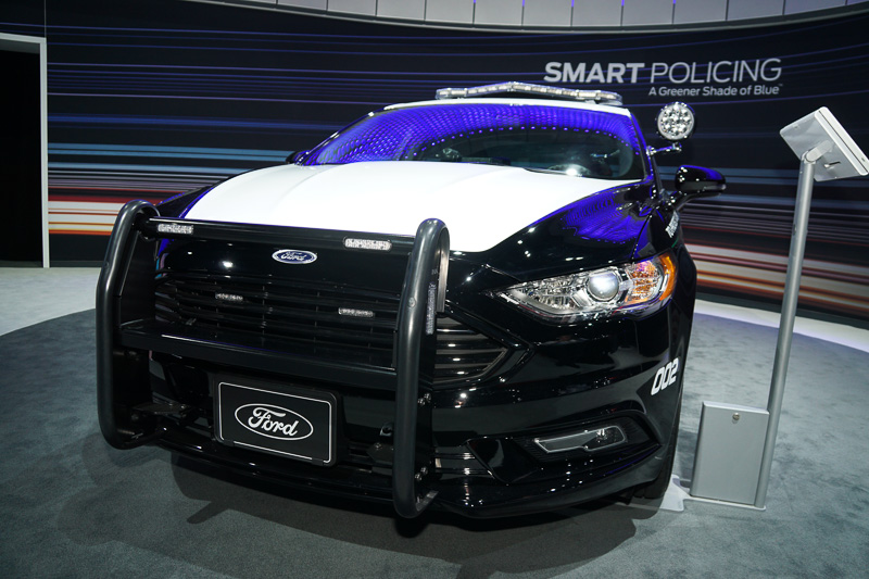 フロントにはグリルガードを装備