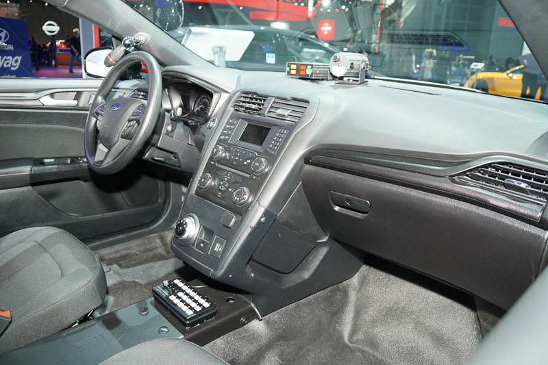 車内にシフトレバーはなく、ダイヤルでシフトを選択する