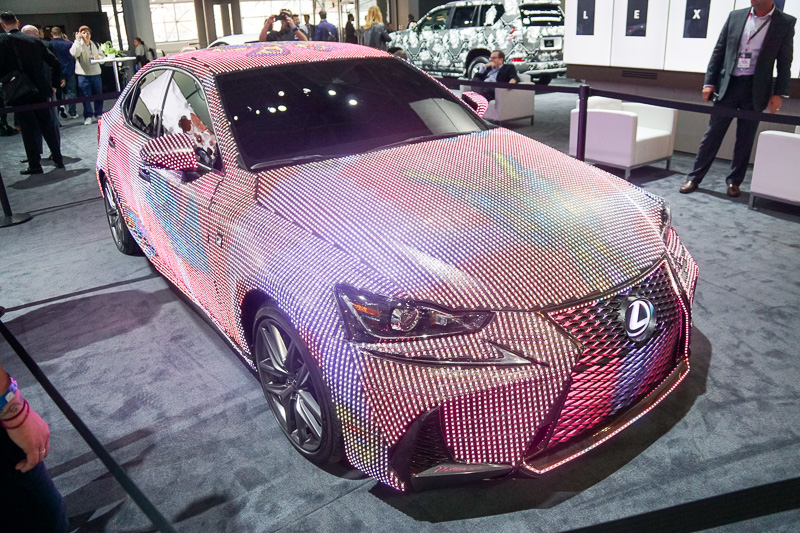 「IS」に4万1999個のLEDでカスタムした「LIT IS」