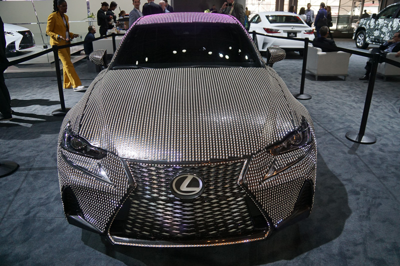 4万1999個のLEDを装着